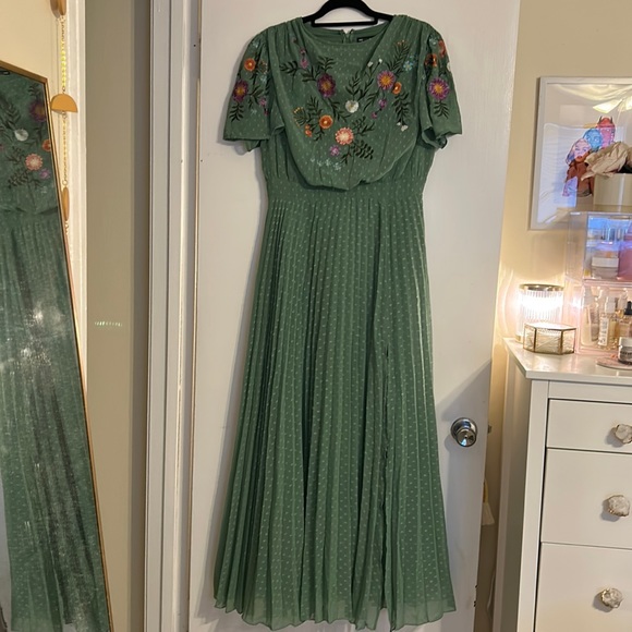 ASOS Design Pleated Dress - Picture 5 of 10